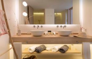 Łazienka w obiekcie Gatzara Suites Santa Gertrudis