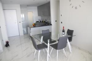 Kuchnia lub aneks kuchenny w obiekcie Sunset Drive Resort & Spa