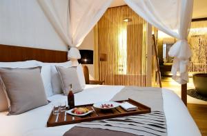 Voodi või voodid majutusasutuse Hansar Samui Resort & Spa - SHA Extra Plus toas