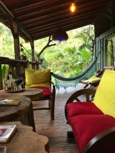 Khu vực ghế ngồi tại Martinique Treehouse