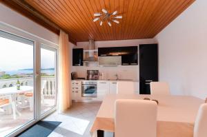 Kuchyňa alebo kuchynka v ubytovaní Apartments Maravera