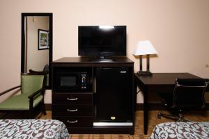 Gallery image of Days Inn by Wyndham Pittsburgh-Harmarville in Harmarville +19 photos