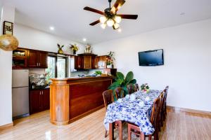 Kuchyň nebo kuchyňský kout v ubytování Tra Que Riverside Homestay