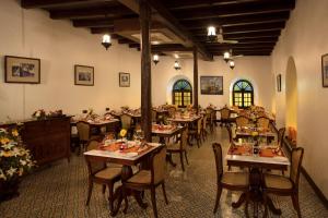 מסעדה או מקום אחר לאכול בו ב-Forte Kochi