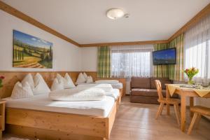 Postel nebo postele na pokoji v ubytování Hotel Theresia Garni