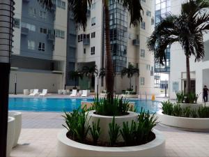 Bazén v ubytování Victoria SOHO Suites nebo v jeho okolí