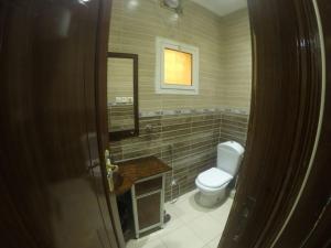 Vonios kambarys apgyvendinimo įstaigoje Masat Al Badr Furnished Apartments