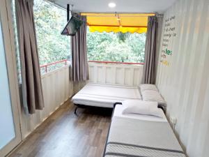 Letto o letti in una camera di Hau Eco Lodges Citumang Pangandaran