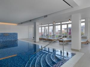 Bazén v ubytování Strandhotellet nebo v jeho okolí