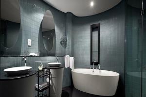 Koupelna v ubytování E&O Residences Kuala Lumpur