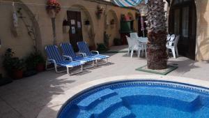 Piscina en o cerca de Ta' Nina Holiday Farmhouse with Private Pool in Island of Gozo