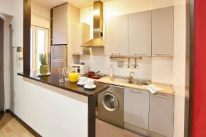 Kuchnia lub aneks kuchenny w obiekcie Apartamentos El Tiempo Madrid