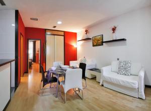 Część wypoczynkowa w obiekcie Apartamentos El Tiempo Madrid