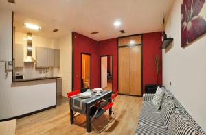 Kuchnia lub aneks kuchenny w obiekcie Apartamentos El Tiempo Madrid