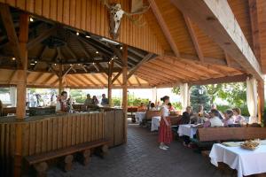 Restaurant o un lloc per menjar a Landhotel Weserblick