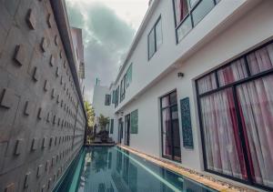 a swimming pool in the middle of a building at Boravin House in Siem Reap