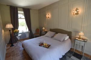 Postel nebo postele na pokoji v ubytování Manoir de la Villeneuve
