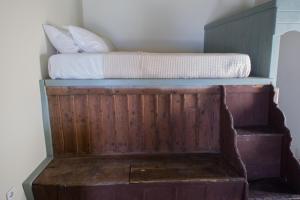 Postel nebo postele na pokoji v ubytování Pyrgos Stone House