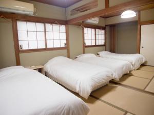 Ένα ή περισσότερα κρεβάτια σε δωμάτιο στο 2no HOME & PARK