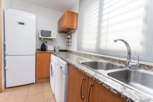 Kuchyň nebo kuchyňský kout v ubytování 4-Seasons Penthouse Cullera