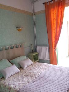 Postel nebo postele na pokoji v ubytování Hotel Font De Lauro
