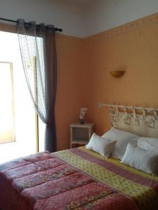 Postel nebo postele na pokoji v ubytování Hotel Font De Lauro