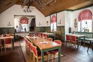 Reštaurácia alebo iné gastronomické zariadenie v ubytovaní Hotel Galant Lednice