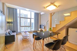 Posezení v ubytování Plesant Daily Rental Apartment