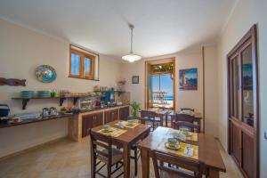Kuchyň nebo kuchyňský kout v ubytování B&B Il Nespolo