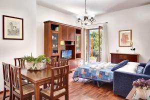 Posedenie v ubytovaní Caruso 4 by Villasandco RentalSorrento