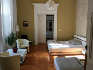Postel nebo postele na pokoji v ubytování Apartments Týnská 7