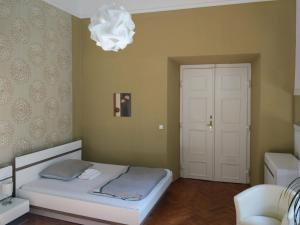 Postel nebo postele na pokoji v ubytování Apartments Týnská 7