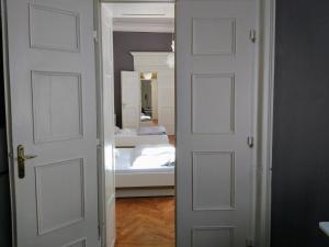 Postel nebo postele na pokoji v ubytování Apartments Týnská 7