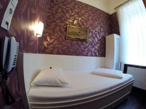 Postel nebo postele na pokoji v ubytování Hotel Goldene Spinne