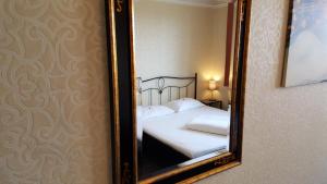 Postel nebo postele na pokoji v ubytování Hotel Goldene Spinne