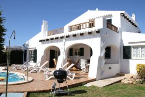 a villa with a swimming pool and a grill at Villa Binigo in Binibeca