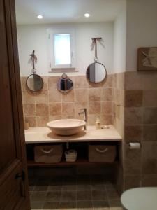 Ванная комната в Gite Les Trois Oliviers