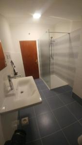 Koupelna v ubytování Apartments Jakovljevic