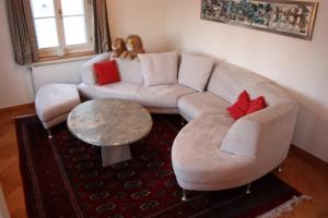 Predel za sedenje v nastanitvi B&B Stirnimann