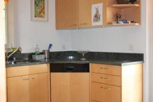 Kuhinja oz. manjša kuhinja v nastanitvi B&B Stirnimann