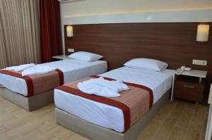 Postel nebo postele na pokoji v ubytování Sunway Club Otel