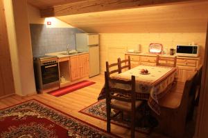 Albergo Diffuso Fallerにあるキッチンまたは簡易キッチン