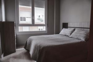 Łóżko lub łóżka w pokoju w obiekcie Piso centro