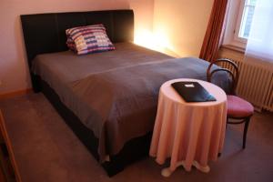 Postelja oz. postelje v sobi nastanitve B&B Stirnimann