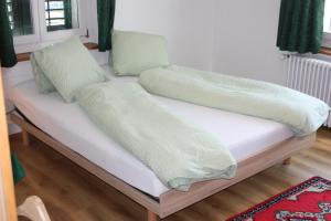 Postelja oz. postelje v sobi nastanitve B&B Stirnimann