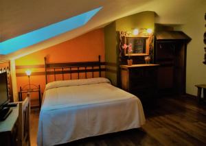 A bed or beds in a room at La Cerca