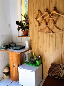 a kitchen with a wooden wall with wooden hangers at Zbójnicki Ostęp in Stronie Śląskie