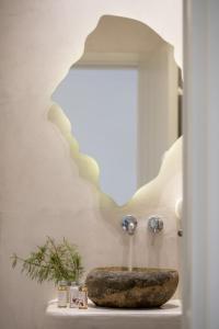 Ett badrum på Naxos Petite Studios