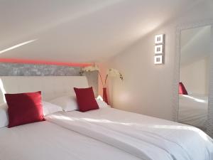 Posteľ alebo postele v izbe v ubytovaní Palladium City Center Apartments