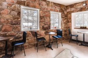 Area soggiorno di A-Lodge Boulder